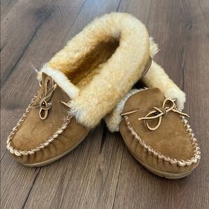L.L.Bean Women's Wicked Good Moccasins NWOT Size 9 Real Lamb Fur